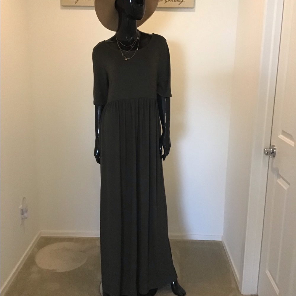 BEAUTIFUL  PLUS SIZE MAXI DRESS W/POCKETS